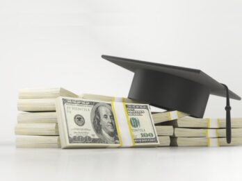How to Save money in college, college tips and tricks, money saving tips for college students, college hacks for saving money, save money in college